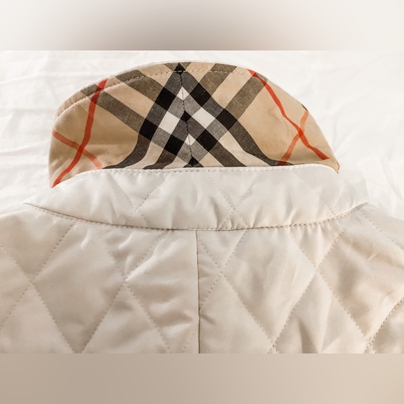 Authentic BURBERRY XS Quilted Barn Jacket, Cream Ivory Off-White - Picture 6 of 15